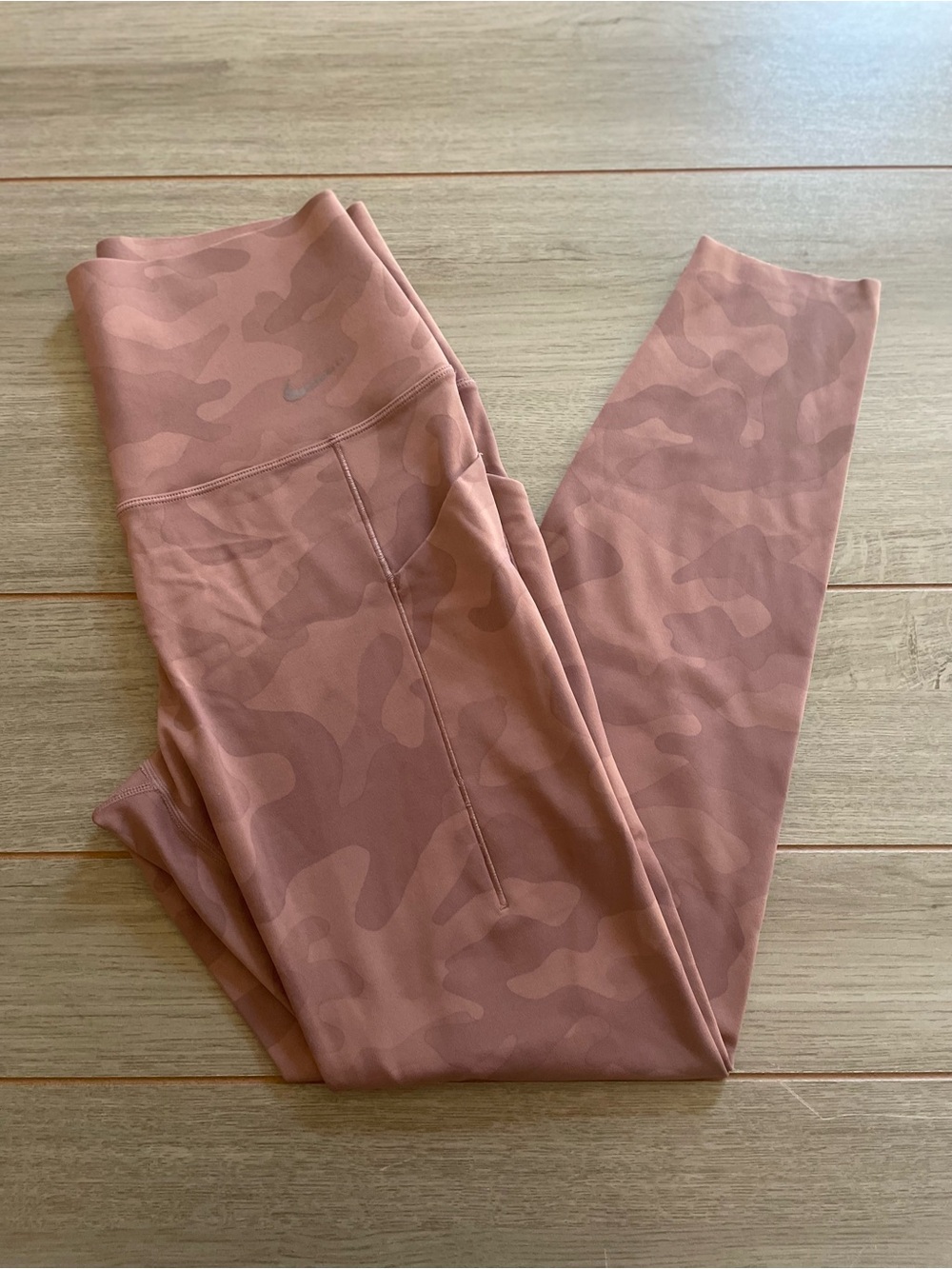 Nike Universa dri fit women's medium athletic camouflage leggings